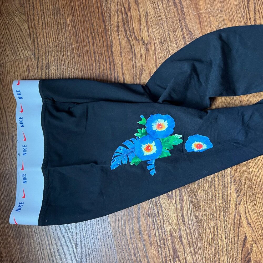 EUC Nike Black Hyper Femme Floral Logo High Rise Leggings Sz S - Picture 6 of 11